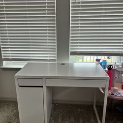 White Desk 