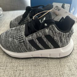 Toddler Adidas Swift Run shoes