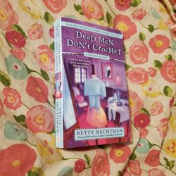 Dead Men Don't Crochet by Betty Hechtman (Paperback)