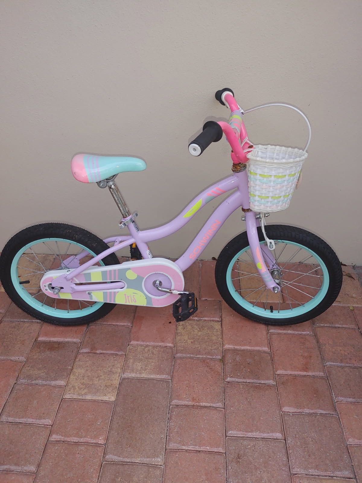 Preowned Schwinn kids 16 inch bike girls bicycle ready to ride
