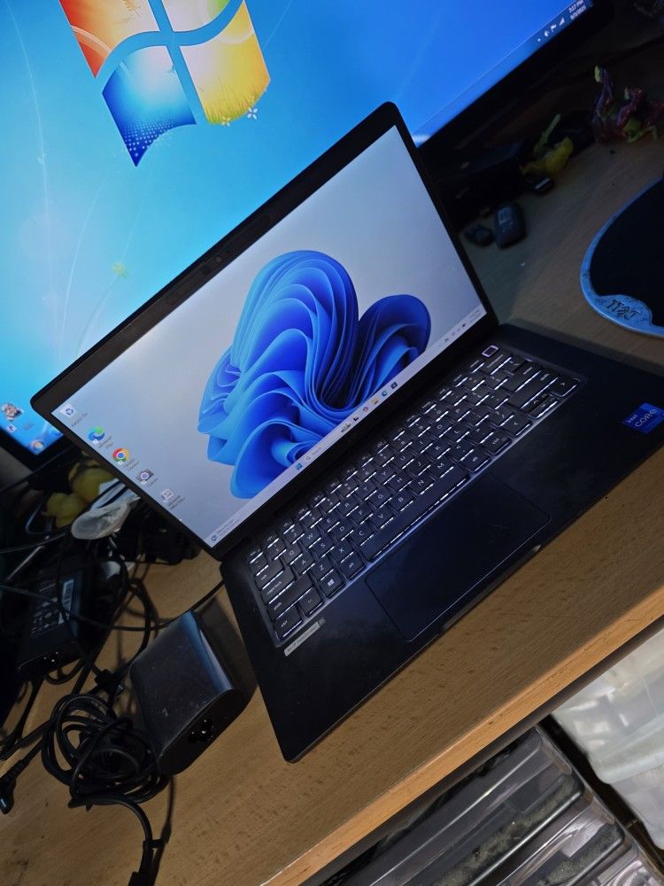 Dell Laptop 13 Touchscreen i7-1185G7-3.0GHz-CPU-11Gen. 32GB Ram 512GB NVMe m.2 SSD