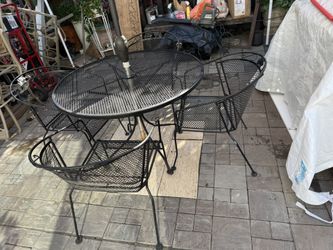 Metal Set 1 Table 4 Chairs.