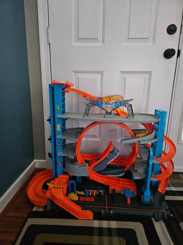 Hot Wheels City Ultimate Garage Shark Attack