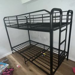 Vendo Litera Y Dos Colchones Están De Poco Uso