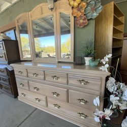 Gorgeous Dresser With Mirror 