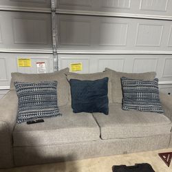 ✨ Modern Gray Sofa – Comfy! ✨