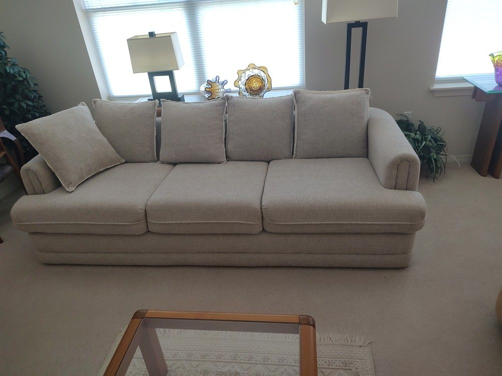 Couch Clean Excellent Condition