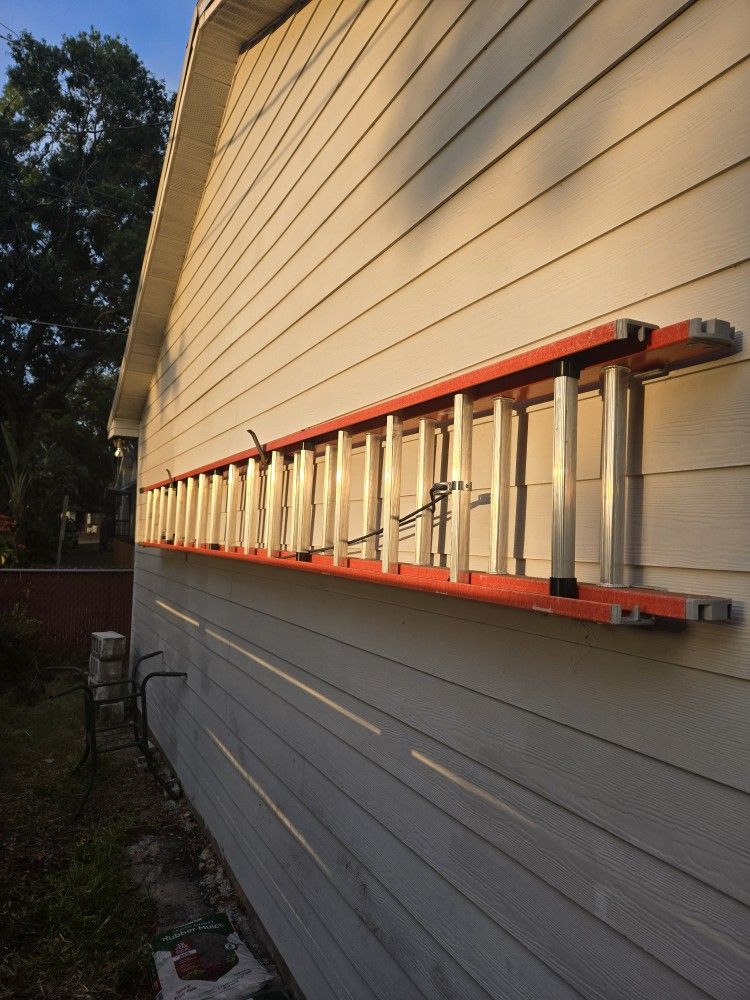32 Foot Louisville Fiberglass Ladder
