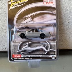 Johnny Lightning Chevrolet Impala SS Custom Grey 1996 JLCP7420 1/64
