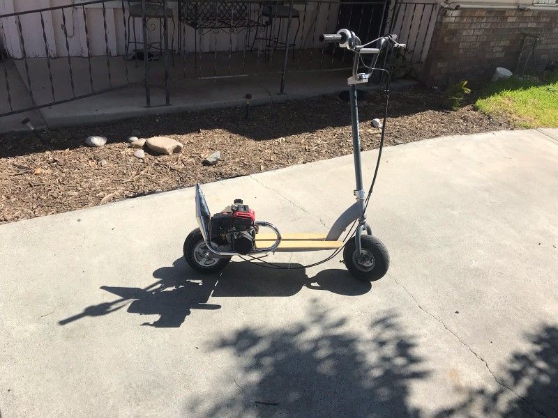 49cc two stroke stand up scooter Engine runs good Just needs new Bearings and Nuts and bolt For back Rim +