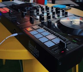 DJ Serato controller (Hercules)