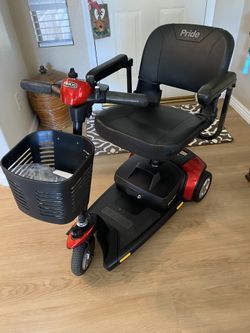 Like-new Pride GoGo "Elite Traveler" 3-Wheel Mobility Scooter 