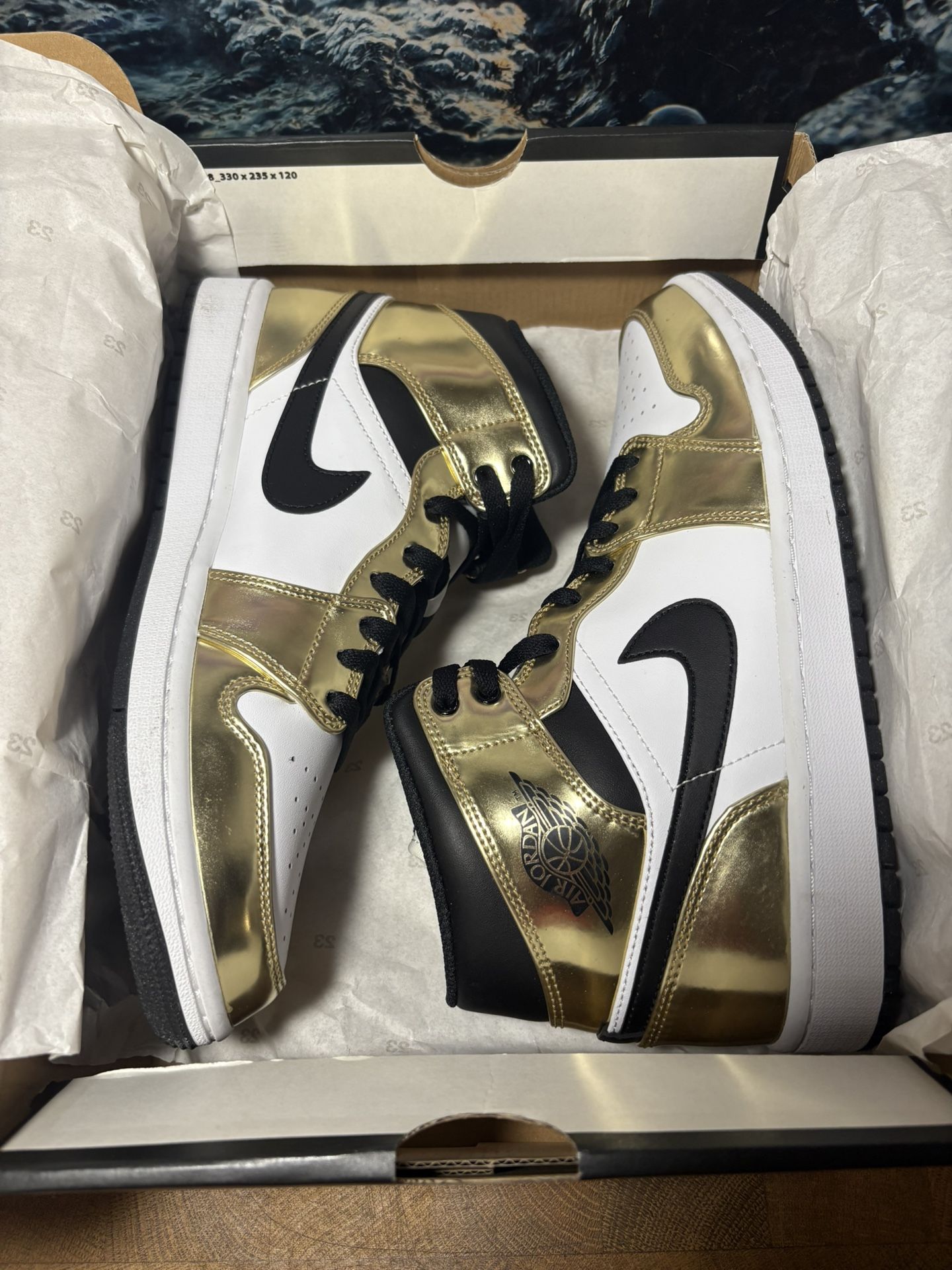 Air Jordan 1 Mid SE Metallic Gold