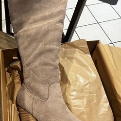 BRAND NEW Womens Knee High Western Boots Size: 6