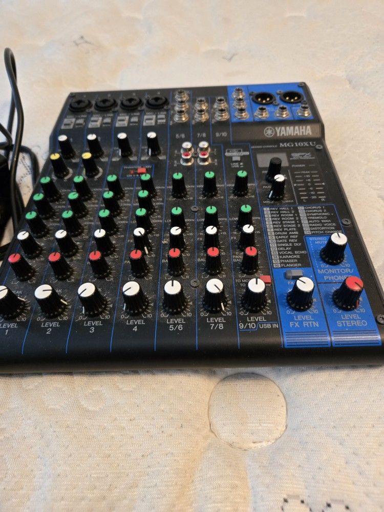 Yamaha Mixer MG10XU 