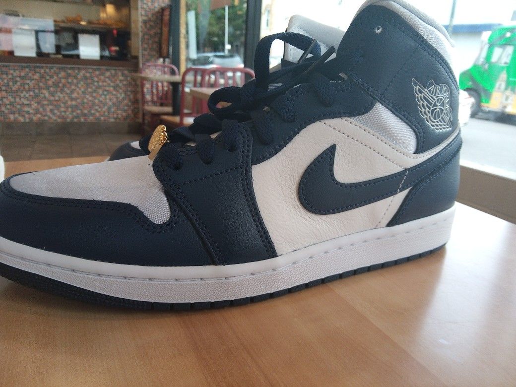 NIKE JORDANS 