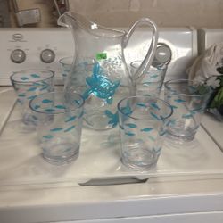 Lovely  Sea Turtle  Beverage Pitcher And  6 cups Set Like New $15  Made of heavy Acrylic  Dishwasher Safe 