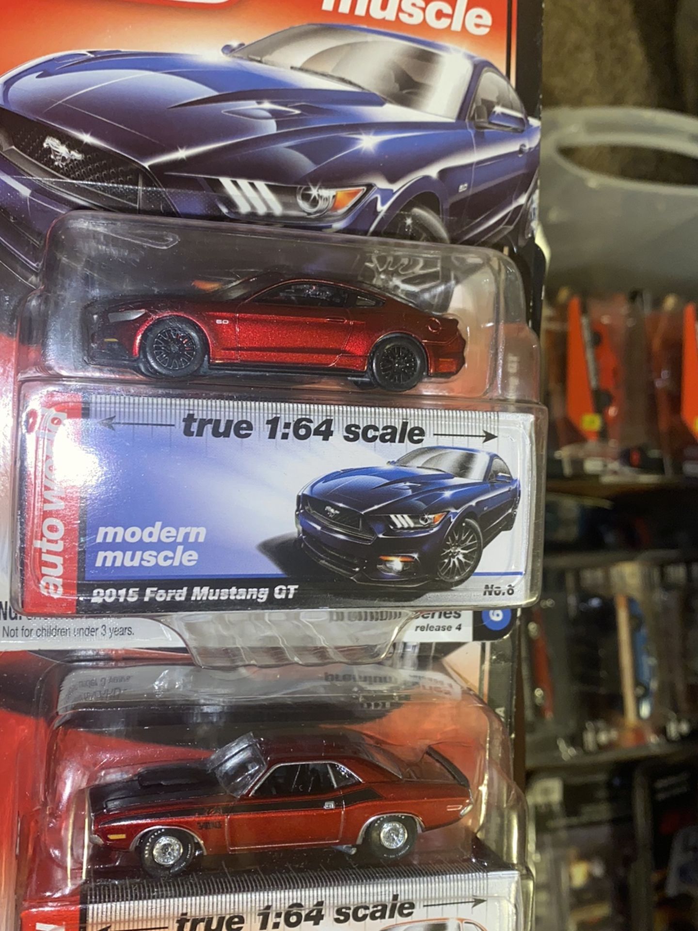 Auto World Ultra Red Chase