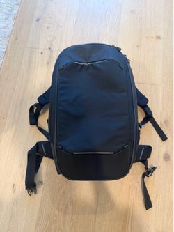 Nomatic Navigator Travel Backpack - 32L