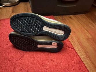 Skechers