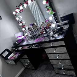 Makeup vanity