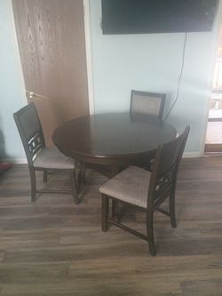 Table an 4 chairs