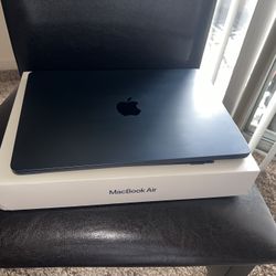 MacBook Air 13.6 Inch 