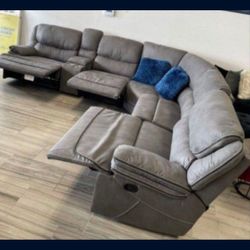 *Weekend Special*---Alejandra Bold Gray Fabric Reclining Sectional Sofa---Delivery And Easy Financing Available👌