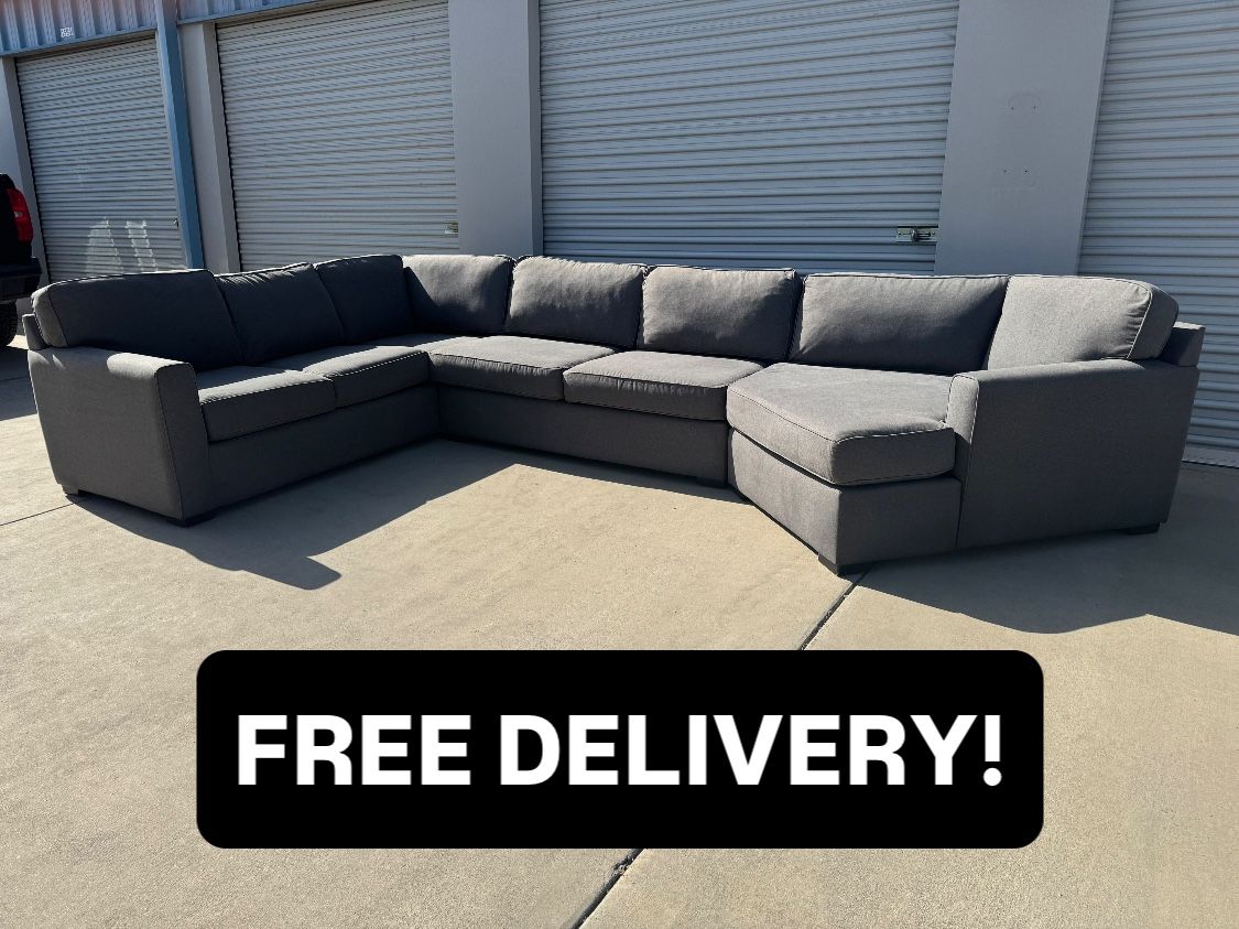 FREE DELIVERY || Mathis Furniture 3Pc Sectional Couch