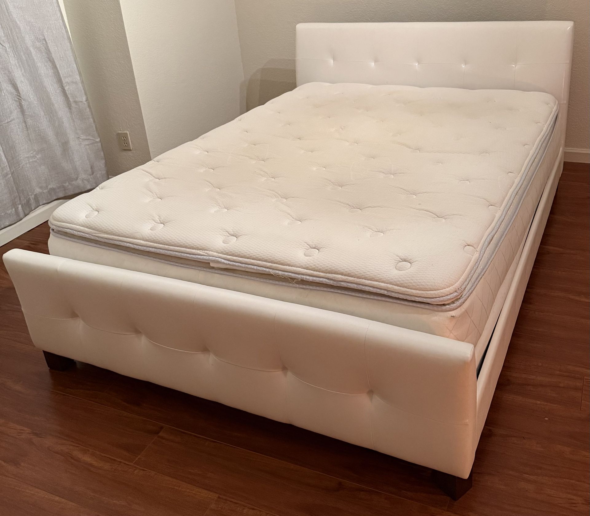 FREE Queen Bed – Mattress, Box Spring, and Frame 📍 First come, first served