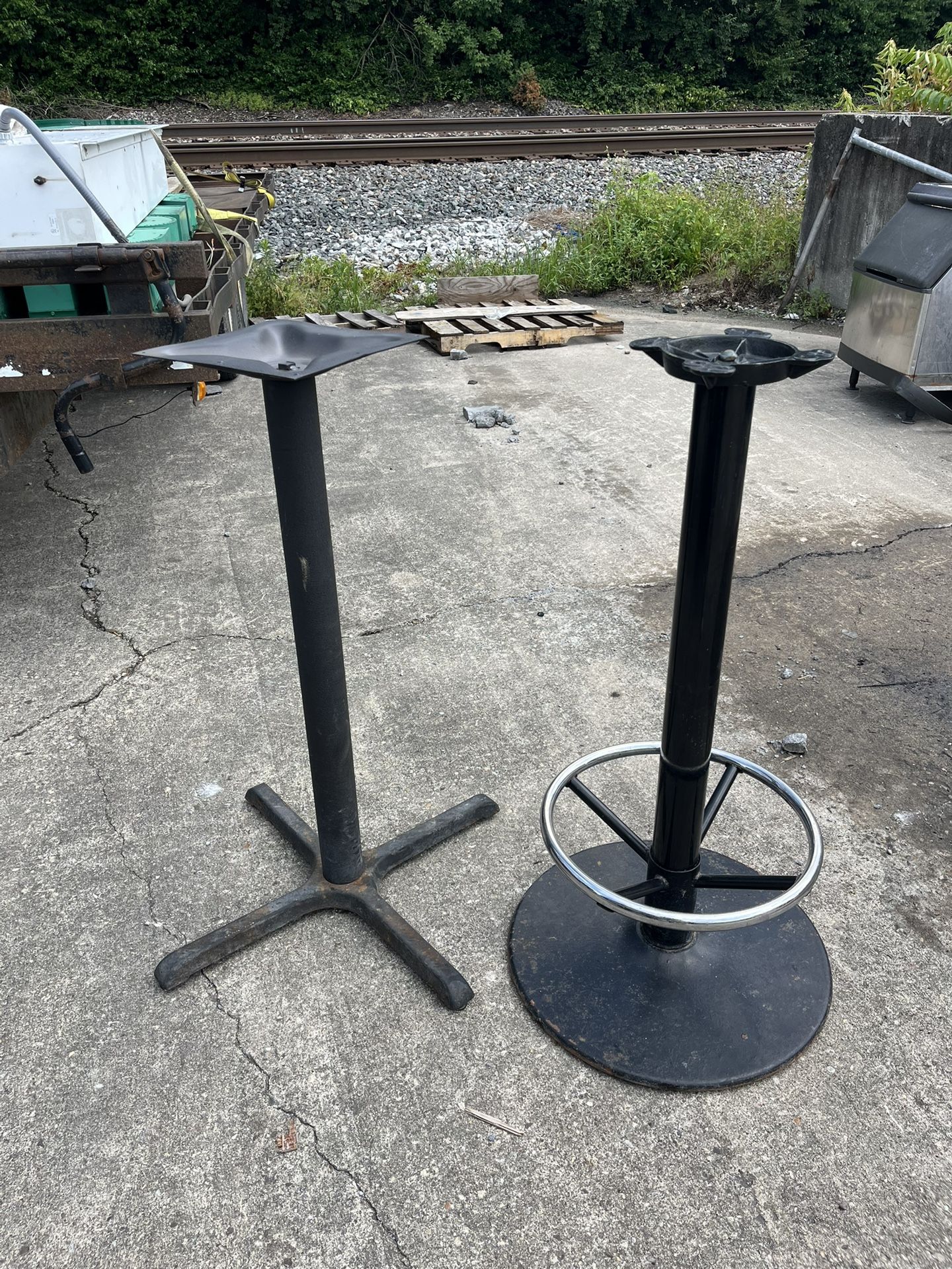 Bar Table Stands 5, 2 With Circle Base And 3 Of The Other