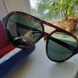 Ready 4 Summer Gucci Sunglasses!