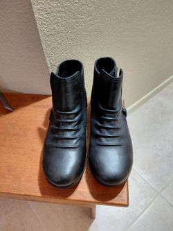 Like new Women's Size 8.5 M Rockport Daisy Alloy Toe Side-Zip Work Boot RP762