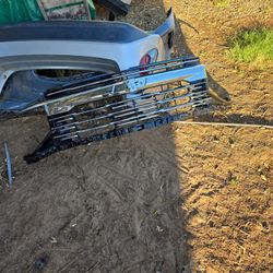 2025 CHEVROLET TAHOE SUBURBAN FRONT RADIATOR GRILLE GRILL BADGE BLACK CHROME OEM