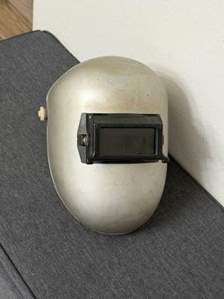 Welding helmet