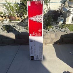 7.5ft Winter Spruce Les Pre Lit Tree Indoor/outdoor 500 Stray Lights Christmas