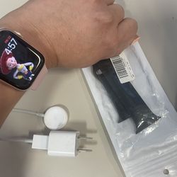 Iwatch Series 5  UNLOCKED  44 mm 