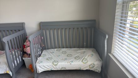 Crib -to-toddler bed