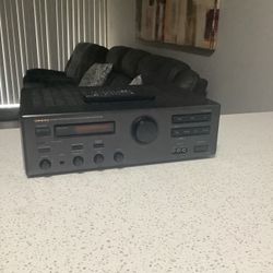 * ONKYO * TOP QUALITY HIGH POWER STEREO AMPLIFIER WITH REMOTE CONTROL . GREAT SOUNDING AMPLIFIER IN LIKE NEW CONDITION . MUST BE SEEN TO APPRECIATE .