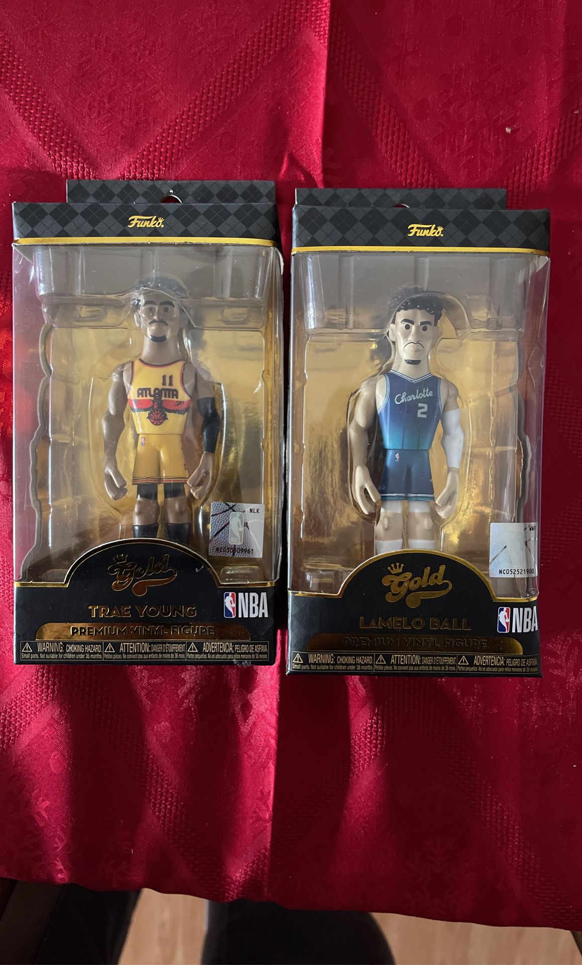 Gold Premium Vynil Figures Trae Young And lámelo ball