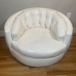 Mid Century White Vinyl Tufted Round Lounge / Barrel / Tub / Swivel Chair