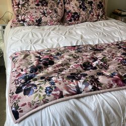 Velvet Floral Throw + 2 Decorative Pillow Cases To Match 