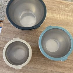 3 airtight aluminum bowls 