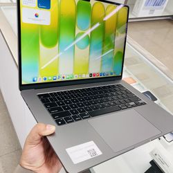 MacBook Air m3 16gb ram 256gb ssd