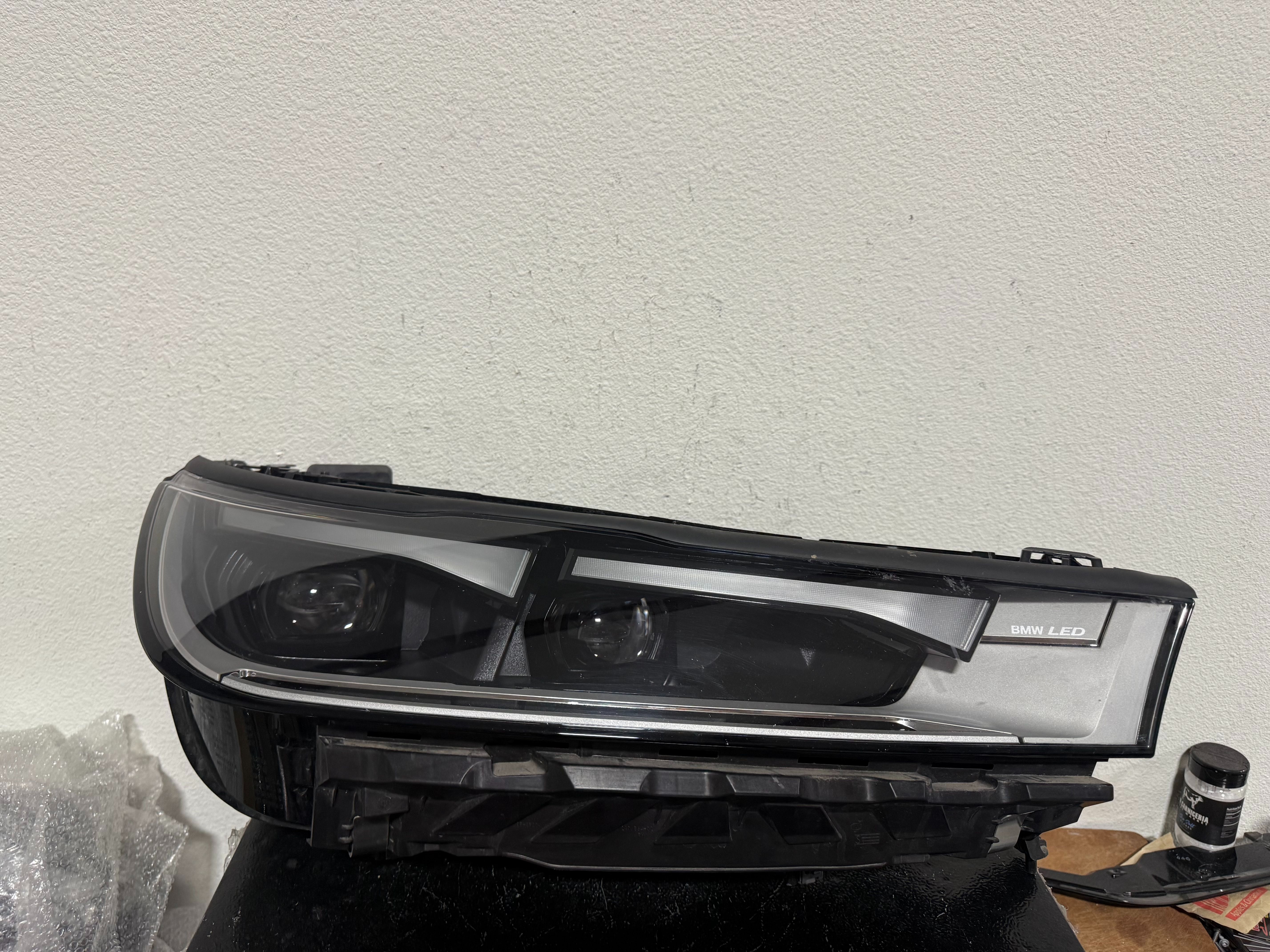 BMW IX RIGHT HEADLIGHT 2023