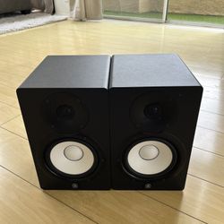 Black Yamaha HS7’s 