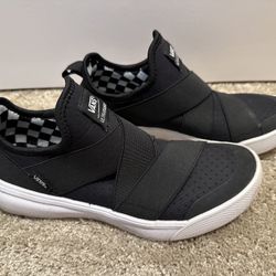 Women’s Size 8.5 Vans UltraRange Sneakers