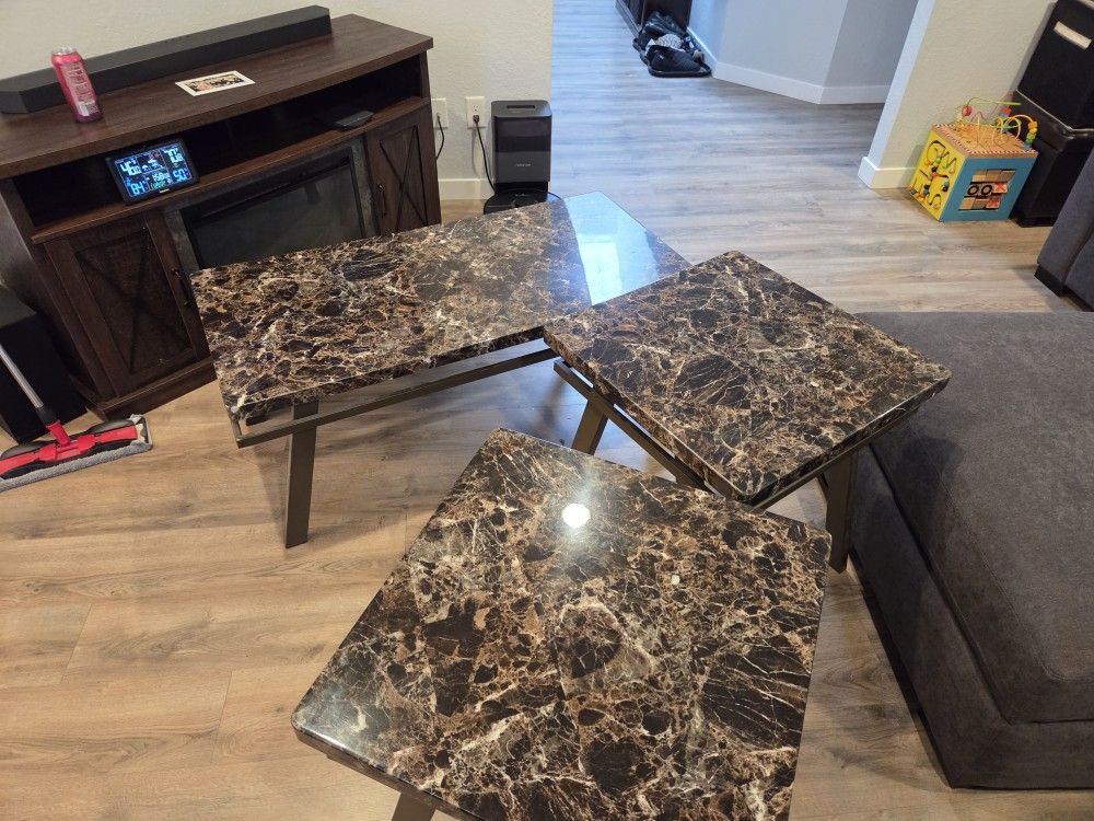 Coffee table with 2 end tables