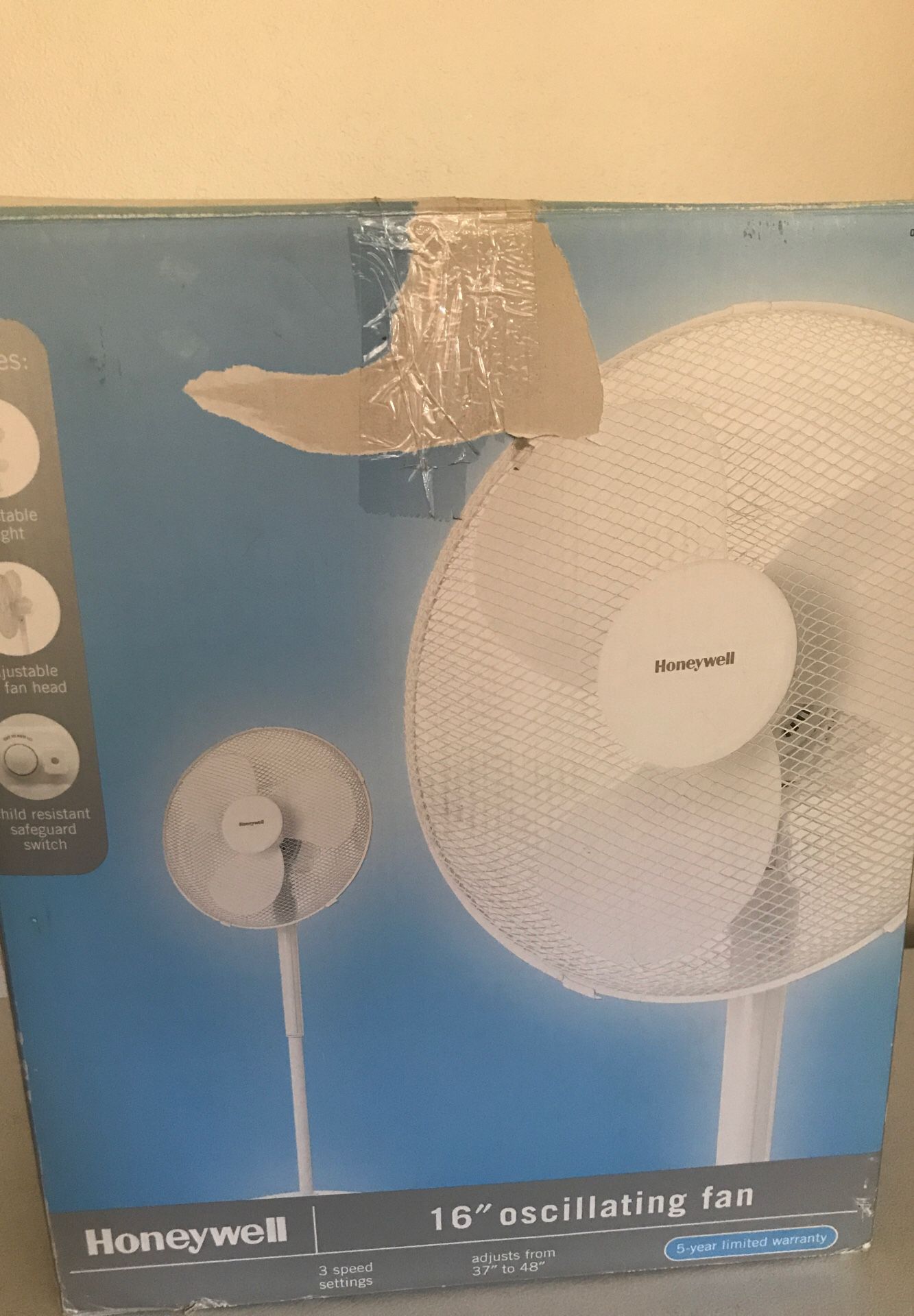 Honeywell 16” Round Oscillating Fan 3 SpeedsAdjustable Height $20