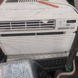 Window Ac Unit Blows Cold Works Great 60$